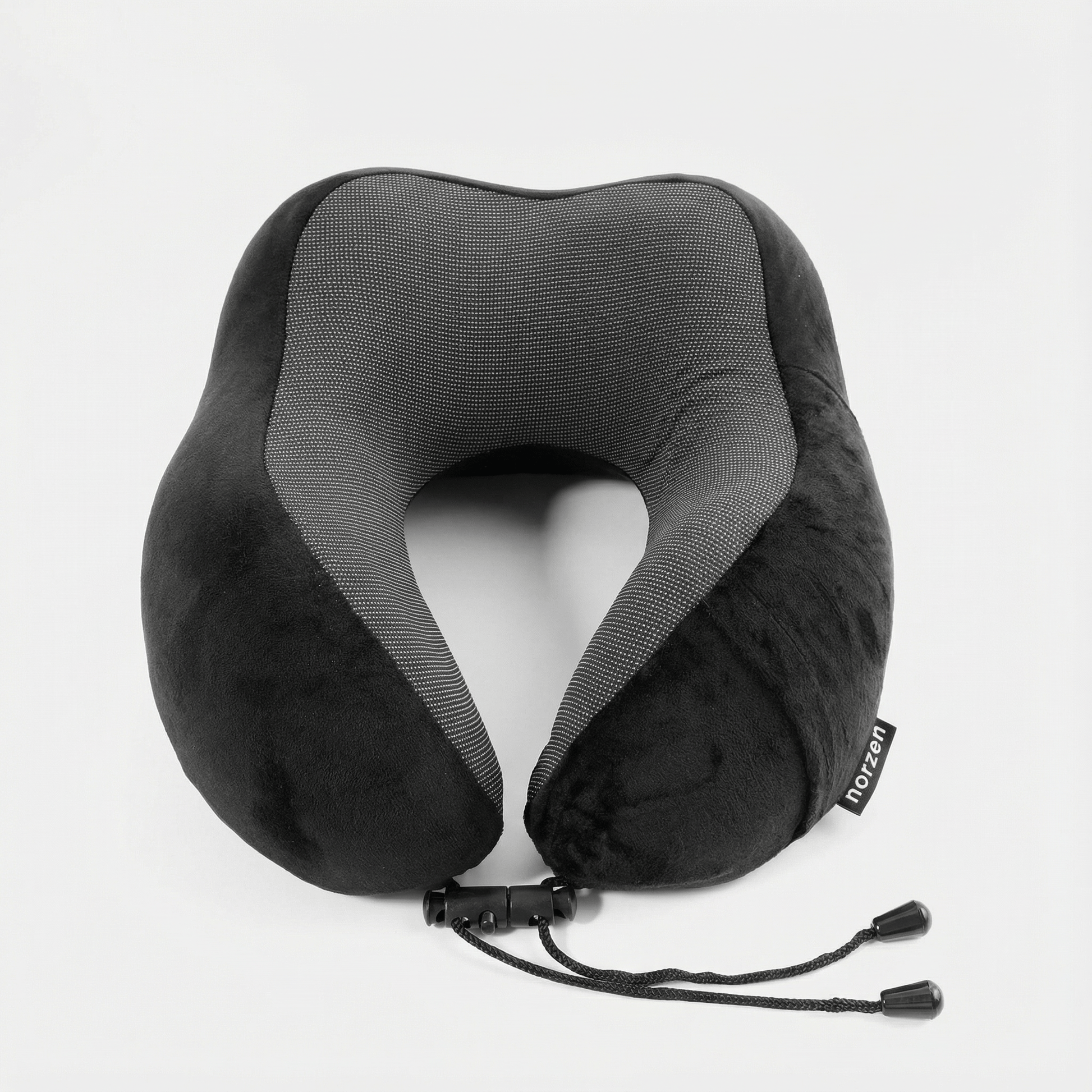 Norzen reisepute i skrå vinkel som viser ergonomisk form og buet støtte for nakke og skuldre